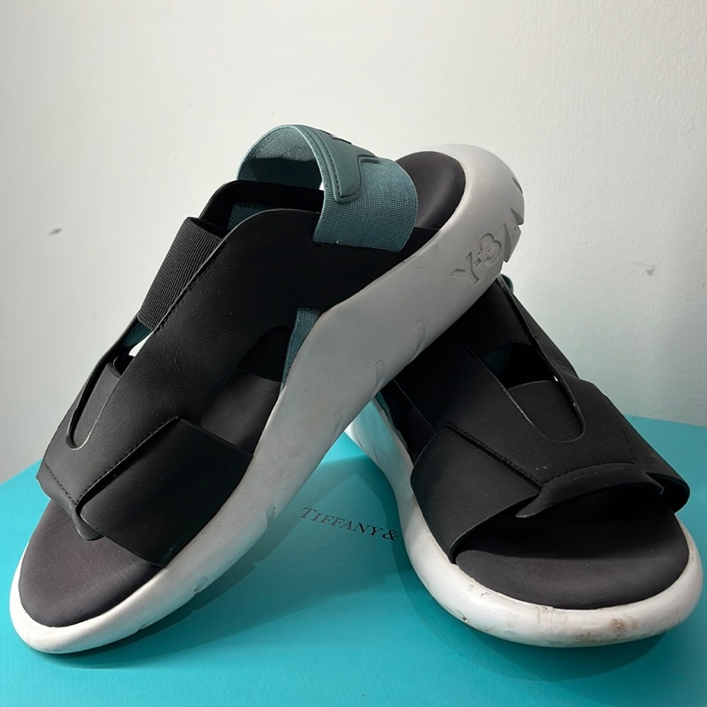 After repurchasing the same shoes, I couldn't wear them because it was winter.